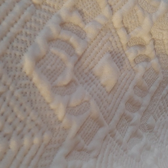 NWT Women's Soft White Patterned Top - Picture 5 of 11